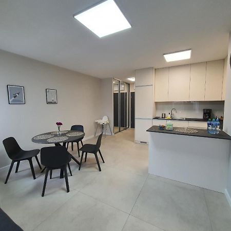 Apartament De Lux Apart 45 Grabiszynska Wroclaw Bagian luar foto