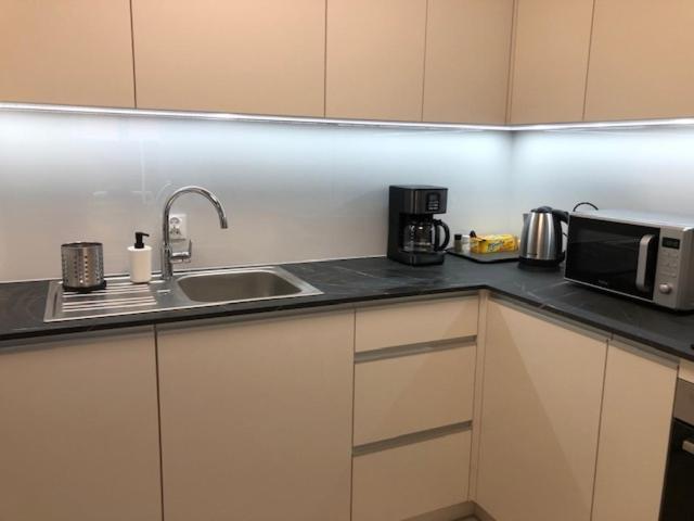 Apartament De Lux Apart 45 Grabiszynska Wroclaw Bagian luar foto